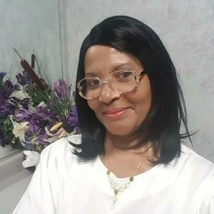 Meet your Posher, Lorna